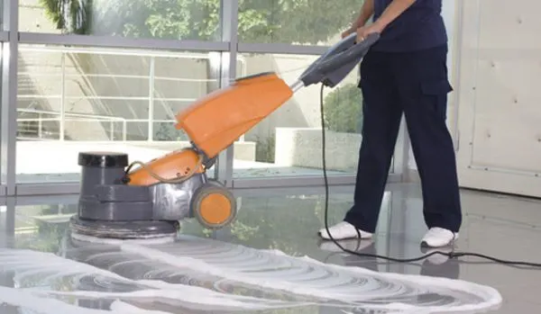 Limpeza pós-obra em ambiente residencial